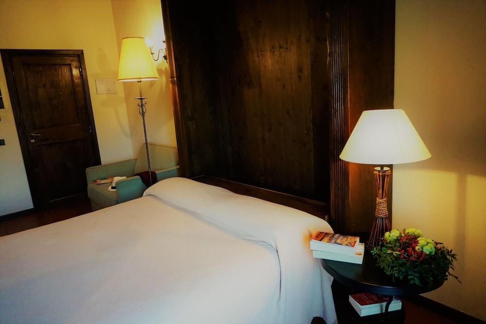 Agriturismo Antico Borgo Poggitazzi 特拉诺瓦-布拉乔利尼 外观 照片