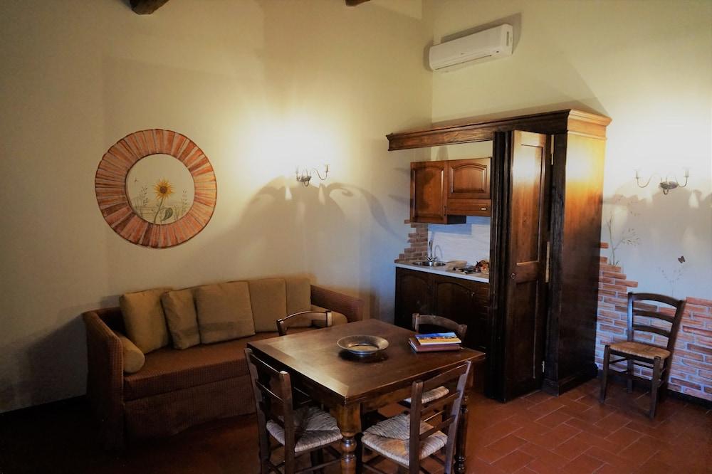 Agriturismo Antico Borgo Poggitazzi 特拉诺瓦-布拉乔利尼 外观 照片