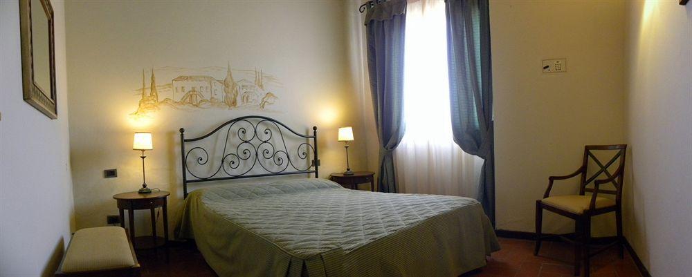 Agriturismo Antico Borgo Poggitazzi 特拉诺瓦-布拉乔利尼 外观 照片